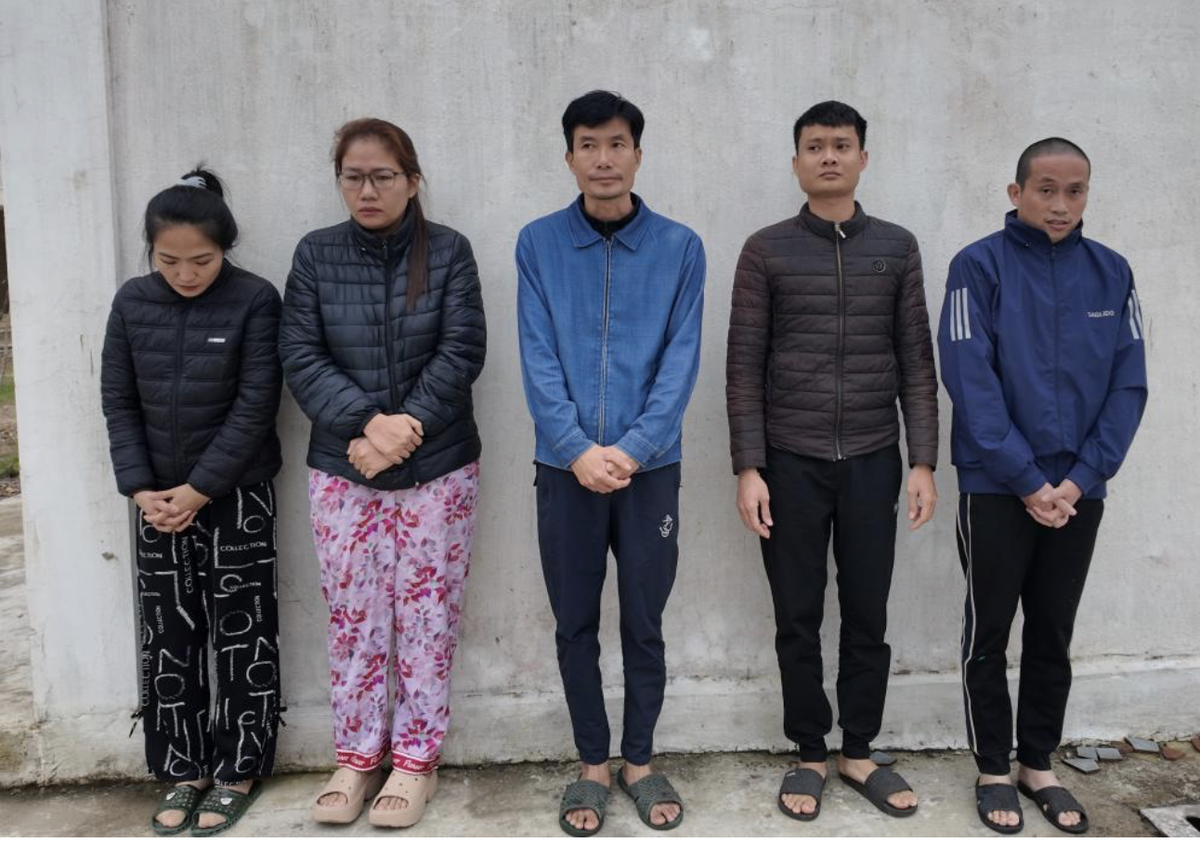 Thu giữ 47.500 bao thuốc lá giả thương hiệu Việt, khởi tố 5 đối tượng- Ảnh 2.