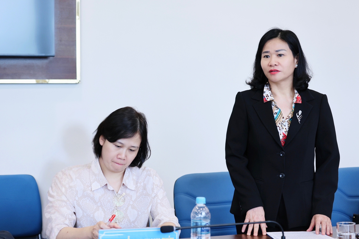 Chủ tịch Hội LHPN Việt Nam Nguyễn Thị Tuyến trao quà hỗ trợ hội viên, phụ nữ, trẻ em vùng lũ ở Đắk Lắk- Ảnh 3.