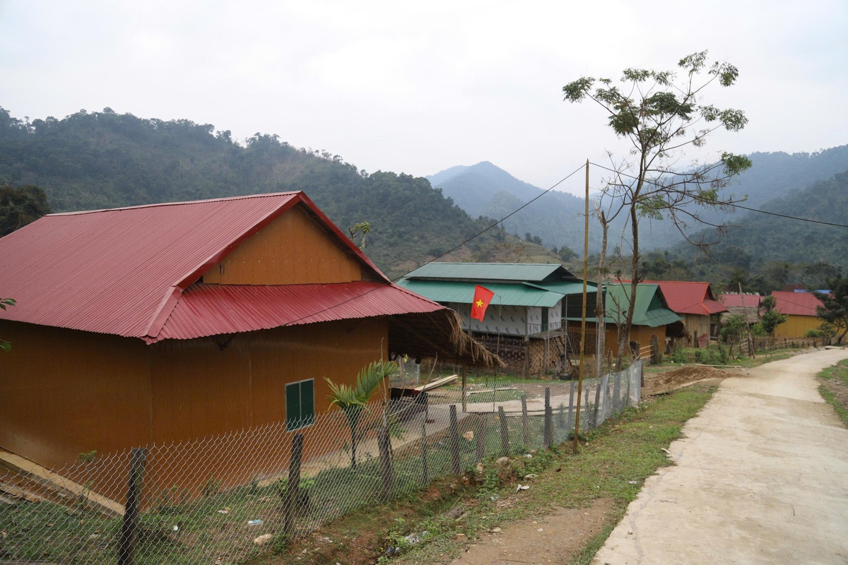 Người Đan Lai chạm giấc mơ an cư giữa đại ngàn- Ảnh 1. Người Đan Lai chạm giấc mơ an cư giữa đại ngàn- Ảnh 1.