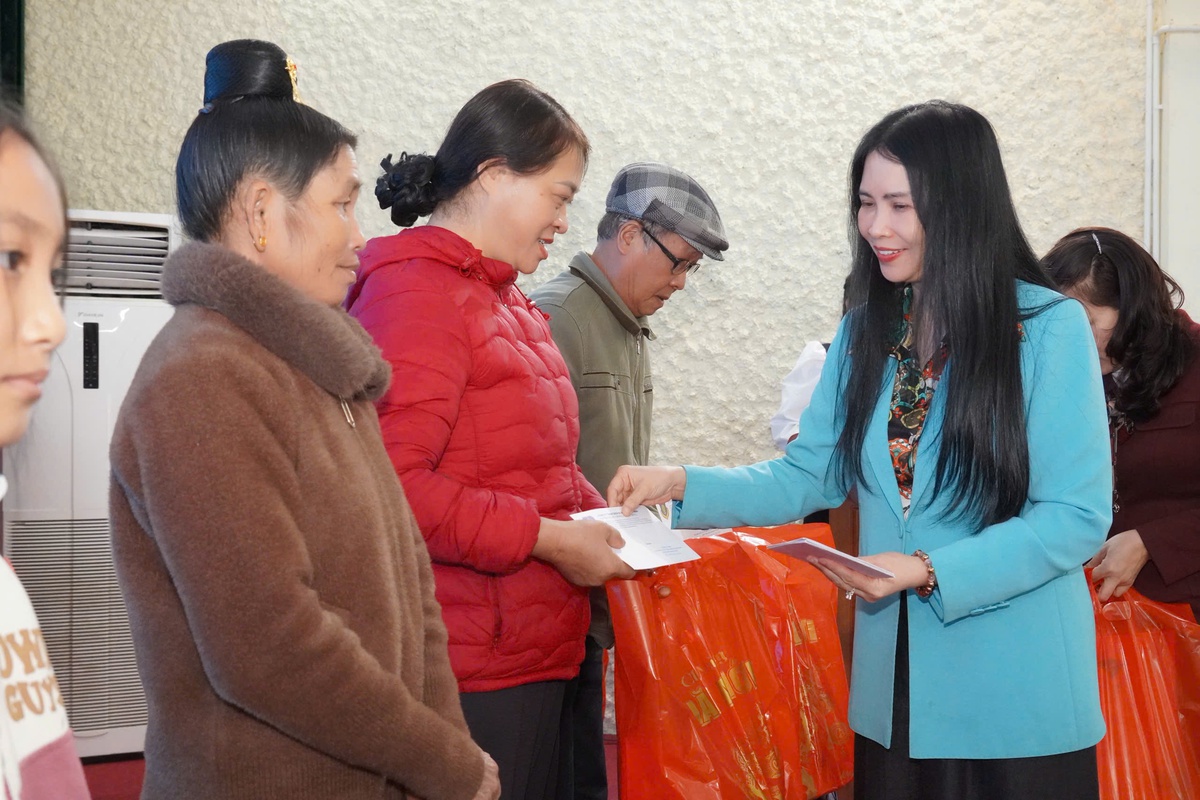 Hội LHPN Việt Nam trao "Tết yêu thương" tại tỉnh Điện Biên- Ảnh 4.