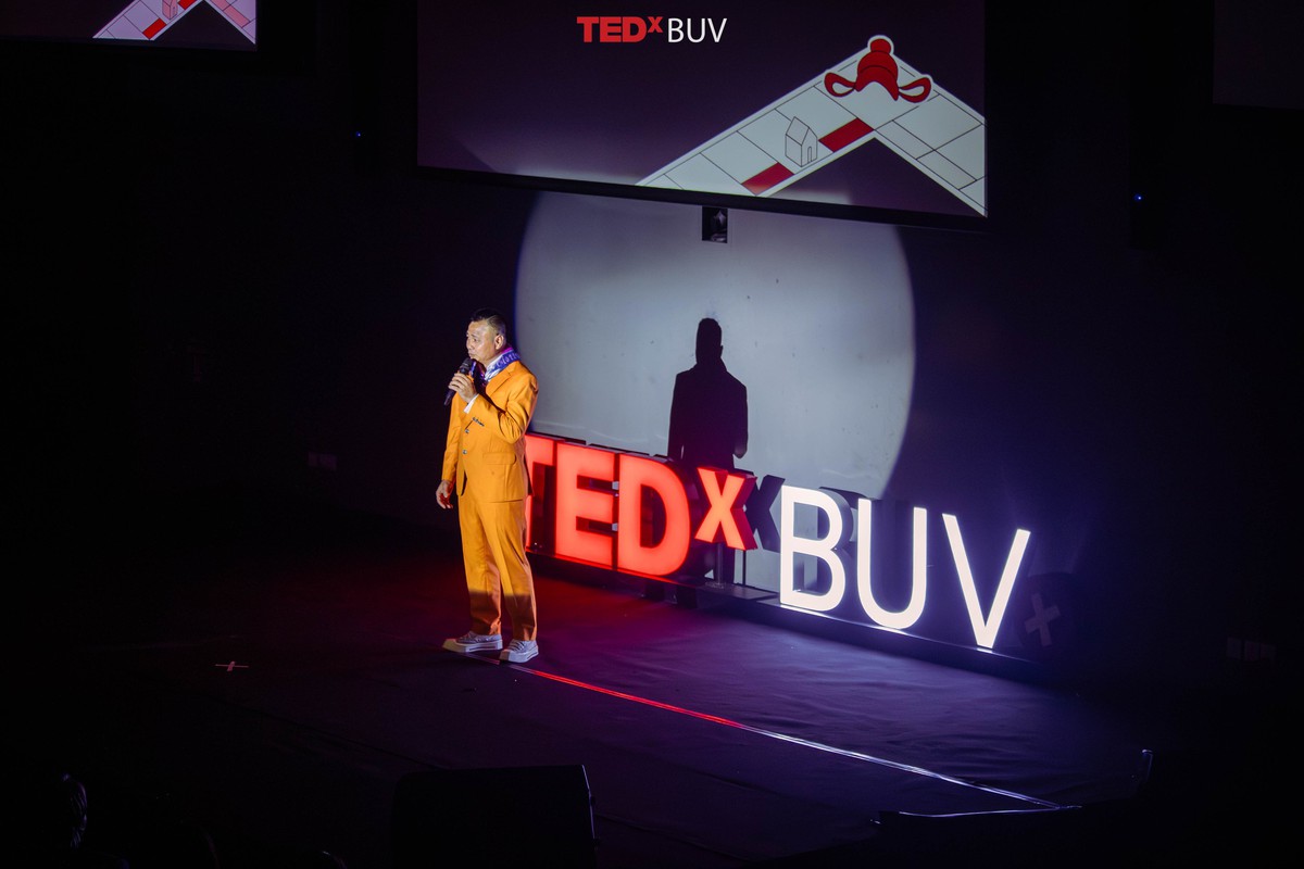 NSND Tự Long và câu chuyện vượt giới hạn bản thân tại TEDx BUV 2025- Ảnh 1.