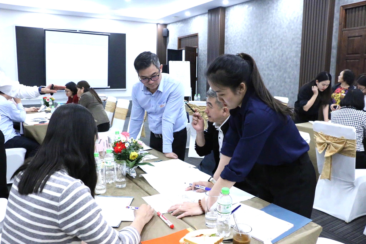 Trang bị kỹ năng ứng phó bạo lực trên cơ sở giới trong không gian số cho cán bộ xã hội- Ảnh 3. Trang bị kỹ năng ứng phó bạo lực trên cơ sở giới trong không gian số cho cán bộ xã hội- Ảnh 3.