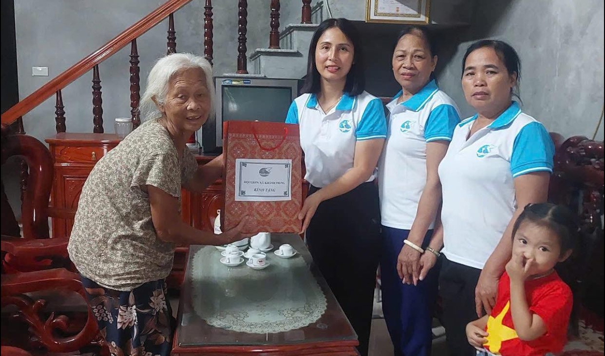 Hội LHPN tỉnh Ninh Bình đỡ đầu 219 trẻ mồ côi trong năm 2025- Ảnh 3. Hội LHPN tỉnh Ninh Bình đỡ đầu 219 trẻ mồ côi trong năm 2025- Ảnh 3.