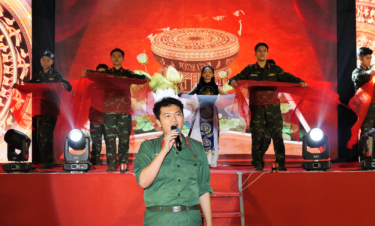 TPHCM: Xã Bà Điểm ra mắt Bộ nhận diện số, Quỹ khuyến học và thúc đẩy chuyển đổi xanh- Ảnh 8. TPHCM: Xã Bà Điểm ra mắt Bộ nhận diện số, Quỹ khuyến học và thúc đẩy chuyển đổi xanh- Ảnh 8.