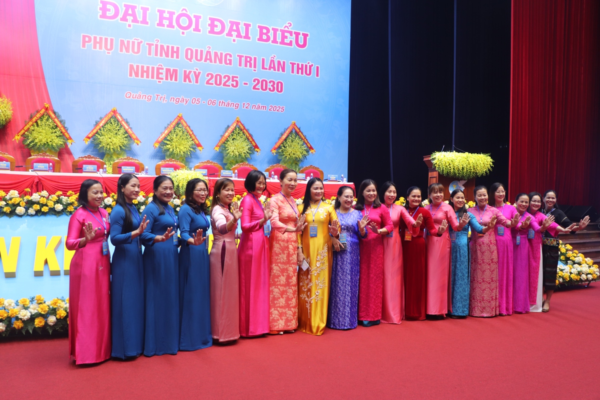 Những hình ảnh đẹp tại Đại hội đại biểu phụ nữ tỉnh Quảng Trị lần thứ I, nhiệm kỳ 2025-2030- Ảnh 4.