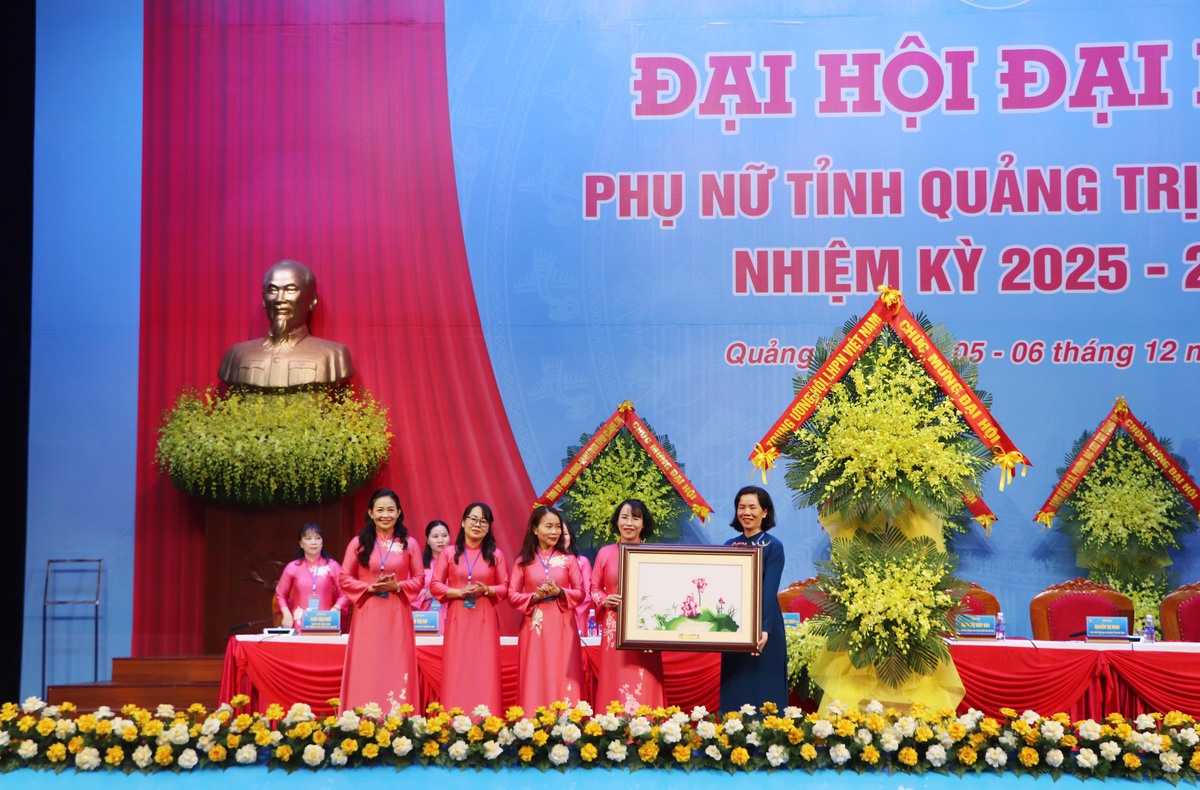 Những hình ảnh đẹp tại Đại hội đại biểu phụ nữ tỉnh Quảng Trị lần thứ I, nhiệm kỳ 2025-2030- Ảnh 12.