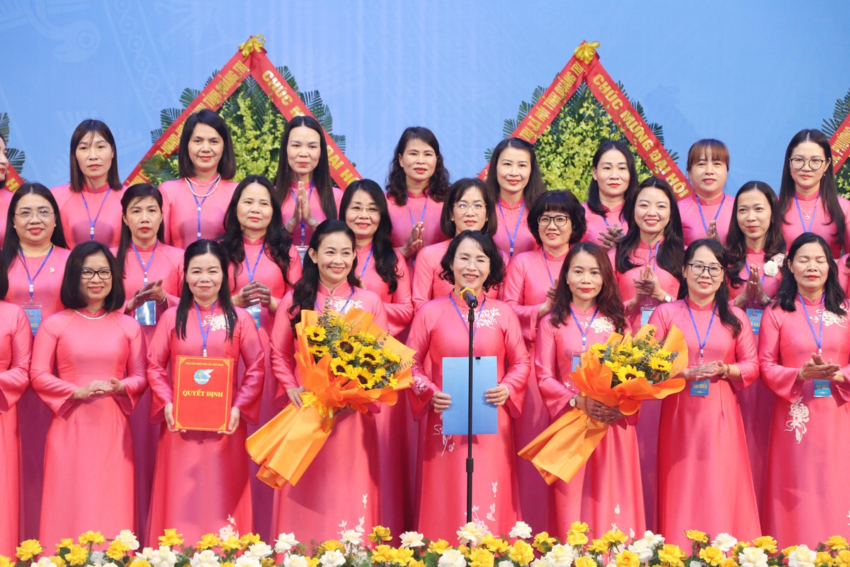 Những hình ảnh đẹp tại Đại hội đại biểu phụ nữ tỉnh Quảng Trị lần thứ I, nhiệm kỳ 2025-2030- Ảnh 15.