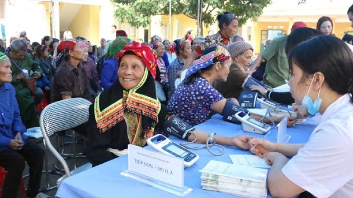Miễn viện phí toàn dân: Lo vướng mắc khi áp dụng ở vùng sâu, vùng xa và cơ sở y tế tư nhân- Ảnh 1.