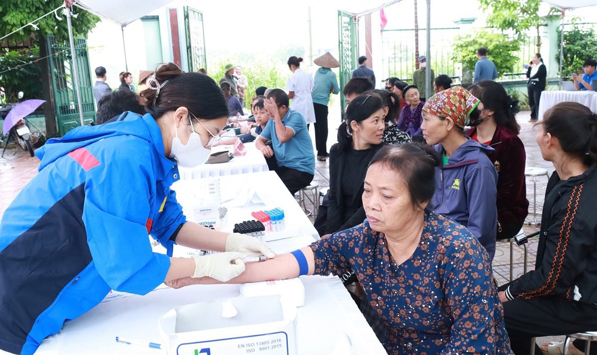 Miễn viện phí toàn dân: Lo vướng mắc khi áp dụng ở vùng sâu, vùng xa và cơ sở y tế tư nhân- Ảnh 2.