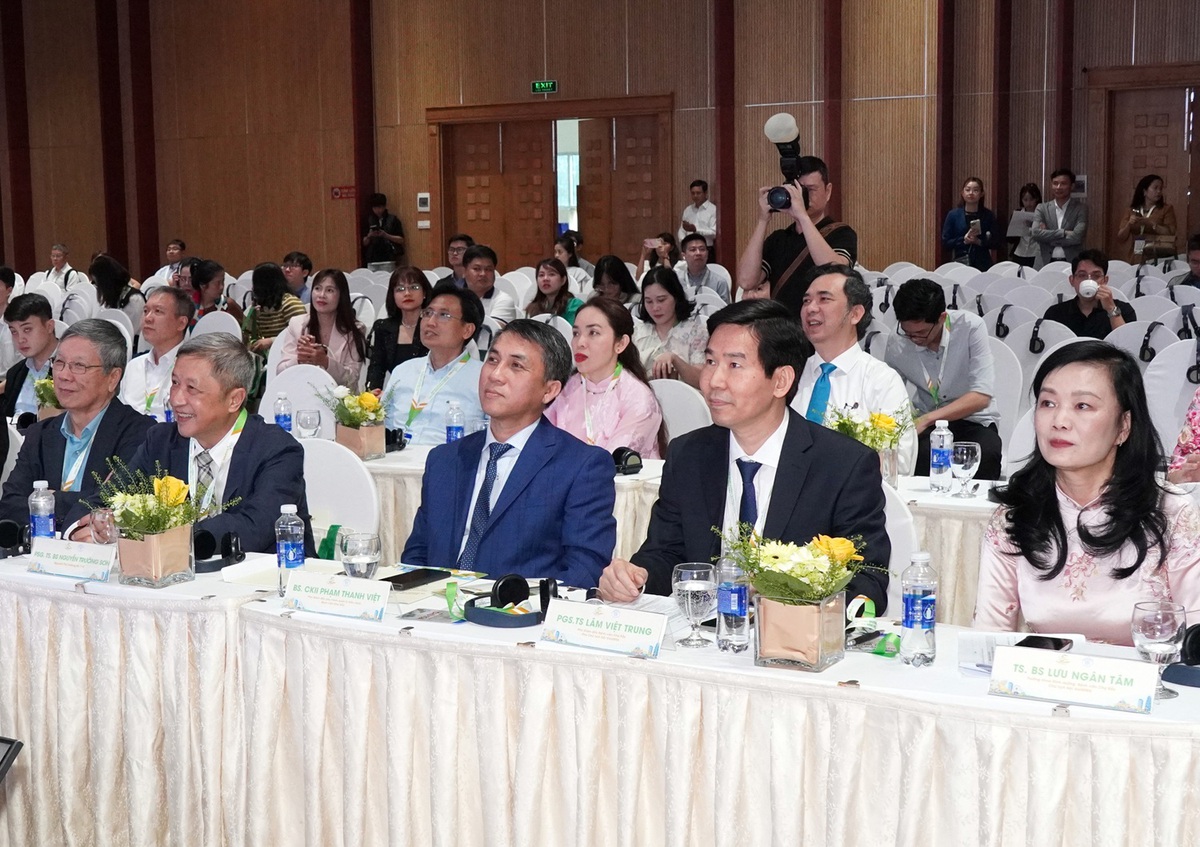 Lần đầu tiên tỷ lệ trẻ em béo phì vượt qua tỷ lệ trẻ suy dinh dưỡng- Ảnh 1.