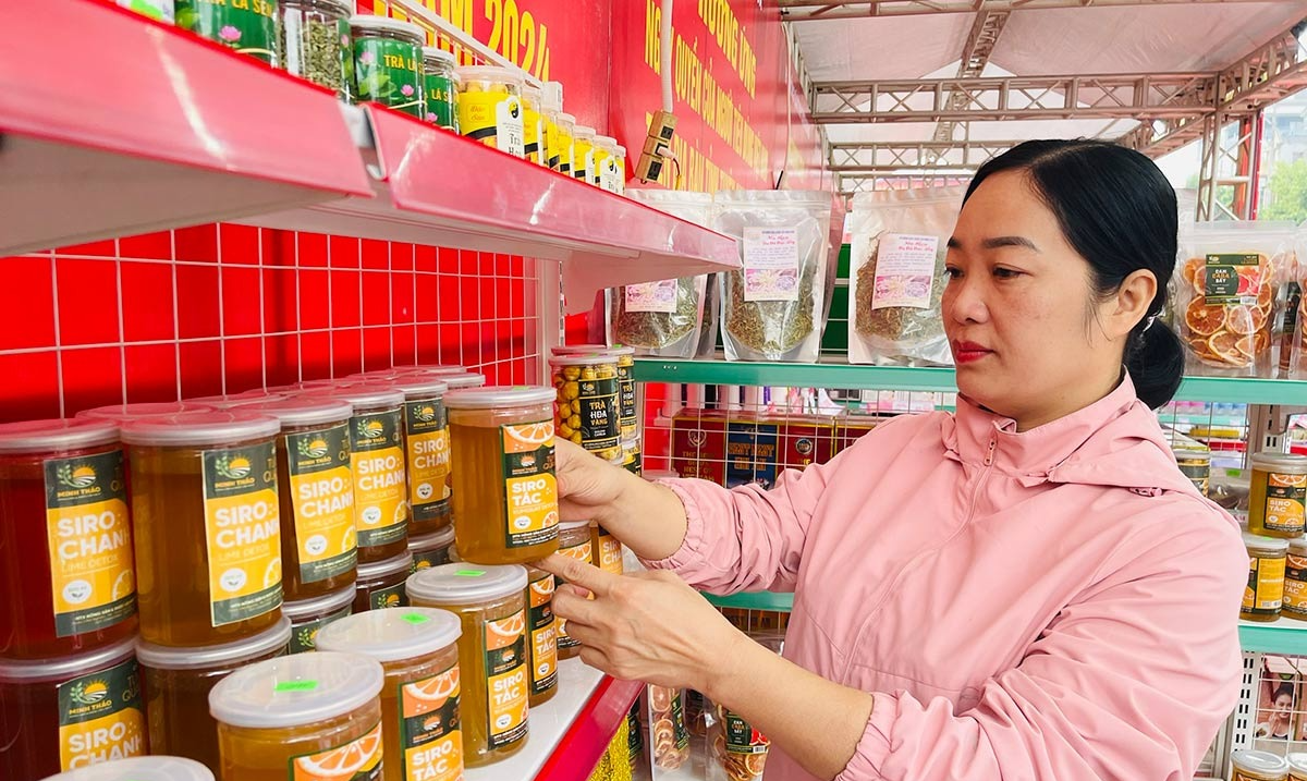 Vượt qua bạo bệnh, người phụ nữ Tày khởi nghiệp nông sản "tử tế" vươn ra thế giới- Ảnh 1. Vượt qua bạo bệnh, người phụ nữ Tày khởi nghiệp nông sản "tử tế" vươn ra thế giới- Ảnh 1.