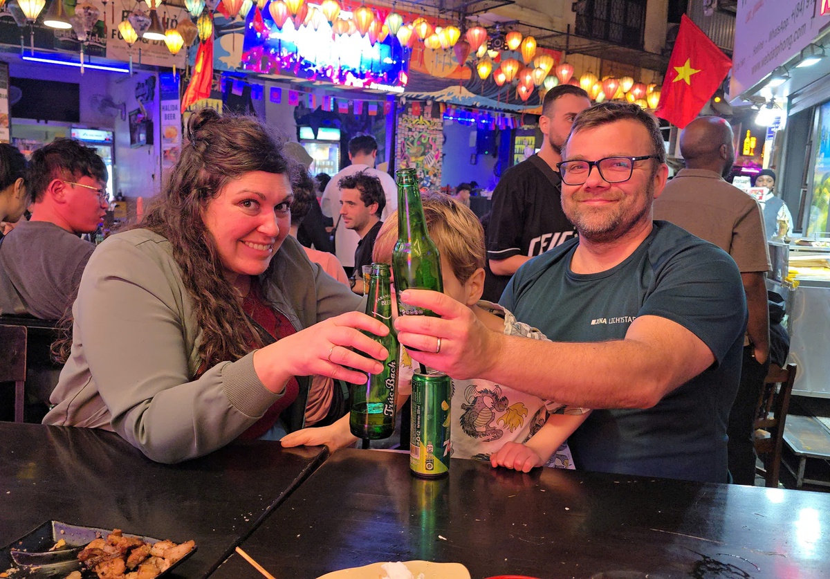 “Phố Tây” Tạ Hiện đông nghẹt người trong đêm đầu tiên của năm mới- Ảnh 11.