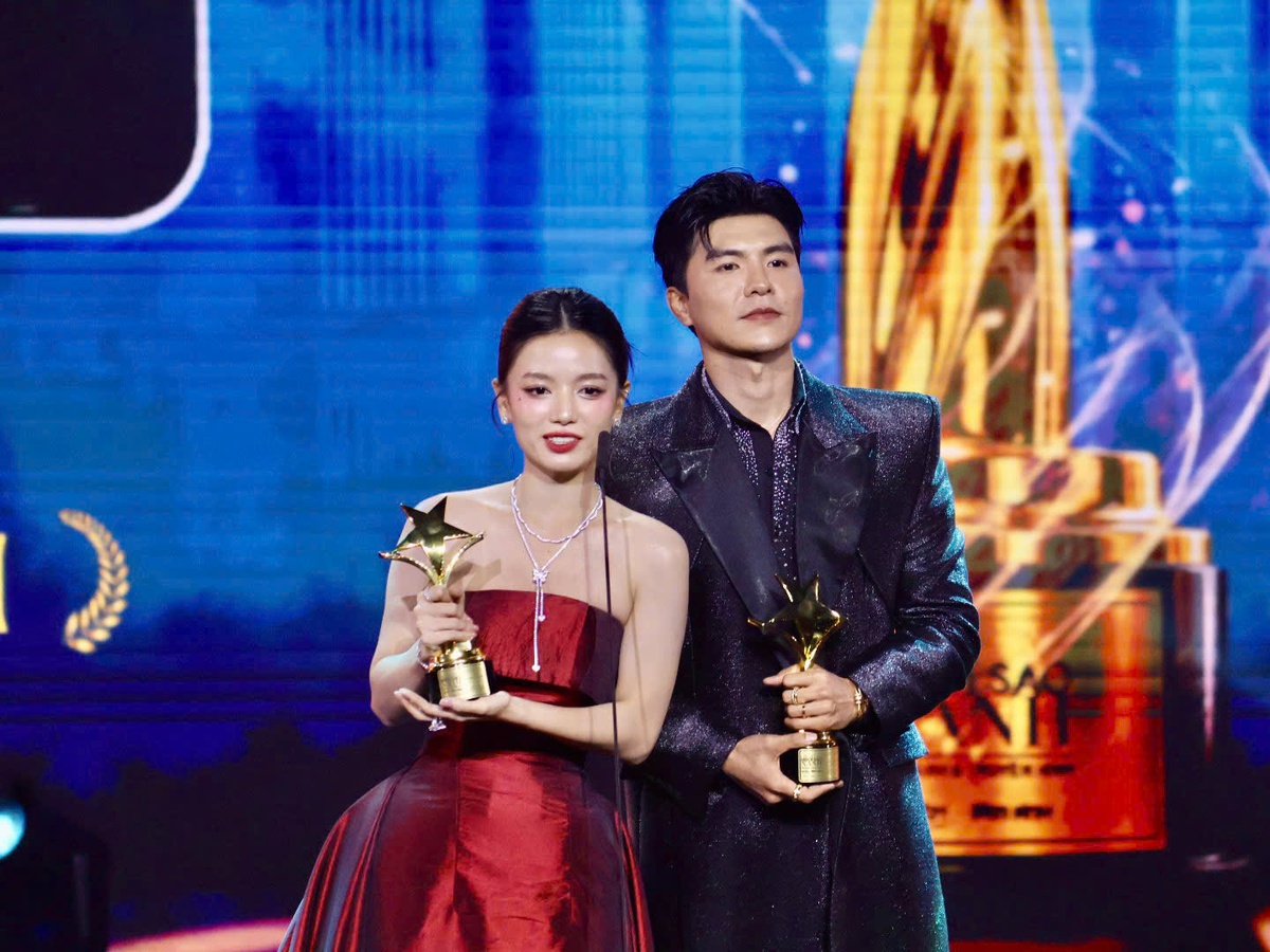 Cặp đôi được yêu thích nhất do khán giả bình chọn xướng tên Steven Nguyễn và Lê Hạ Anh (phim Mưa đỏ).