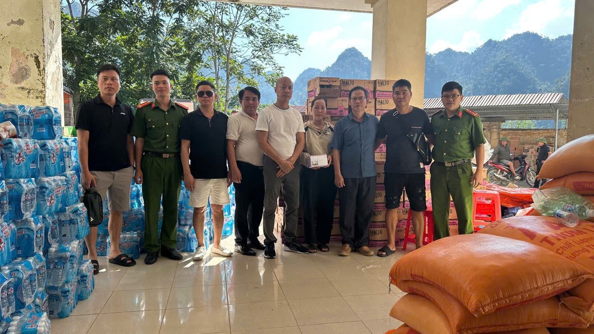 Báo Phụ nữ Việt Nam thăm, tặng quà trẻ em khuyết tật nhân dịp năm mới- Ảnh 2.