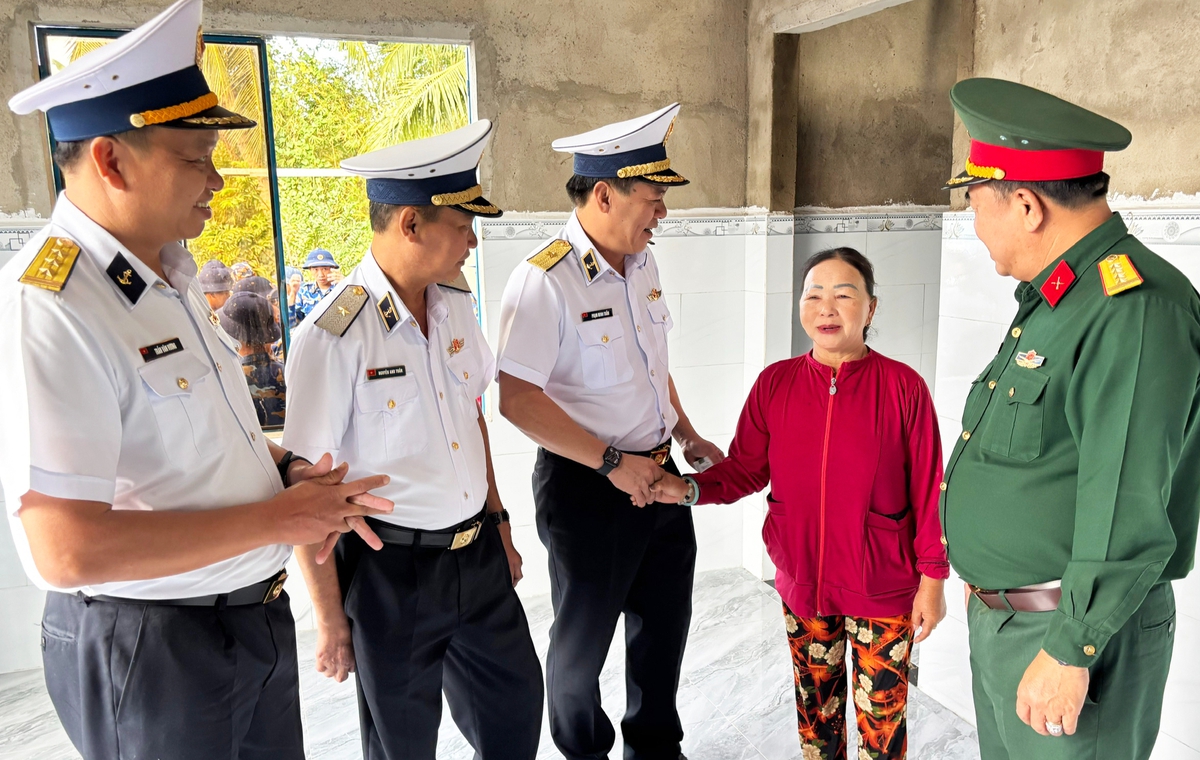 Quân chủng Hải quân bàn giao 8 căn nhà trong "Chiến dịch Quang Trung"- Ảnh 2.
