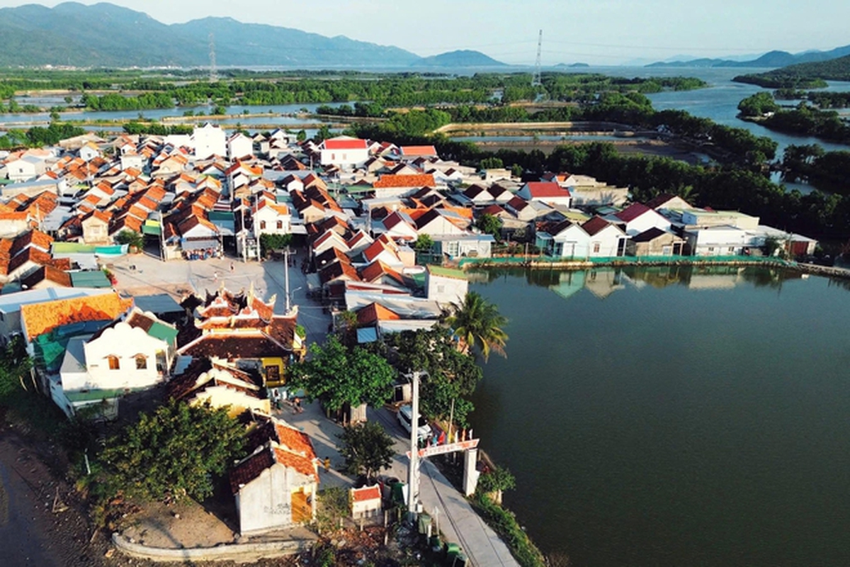 Khánh Hòa: Ấm lòng những suất quà nghĩa tình dành cho người dân làng cổ Hà Liên- Ảnh 1.