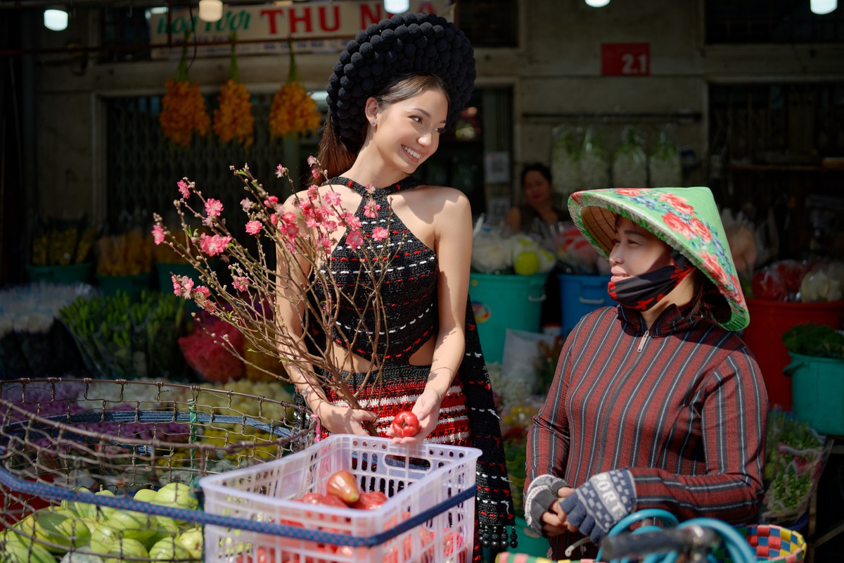 3 Hoa hậu ngoại quốc duyên dáng trong tà áo dài Việt- Ảnh 11.