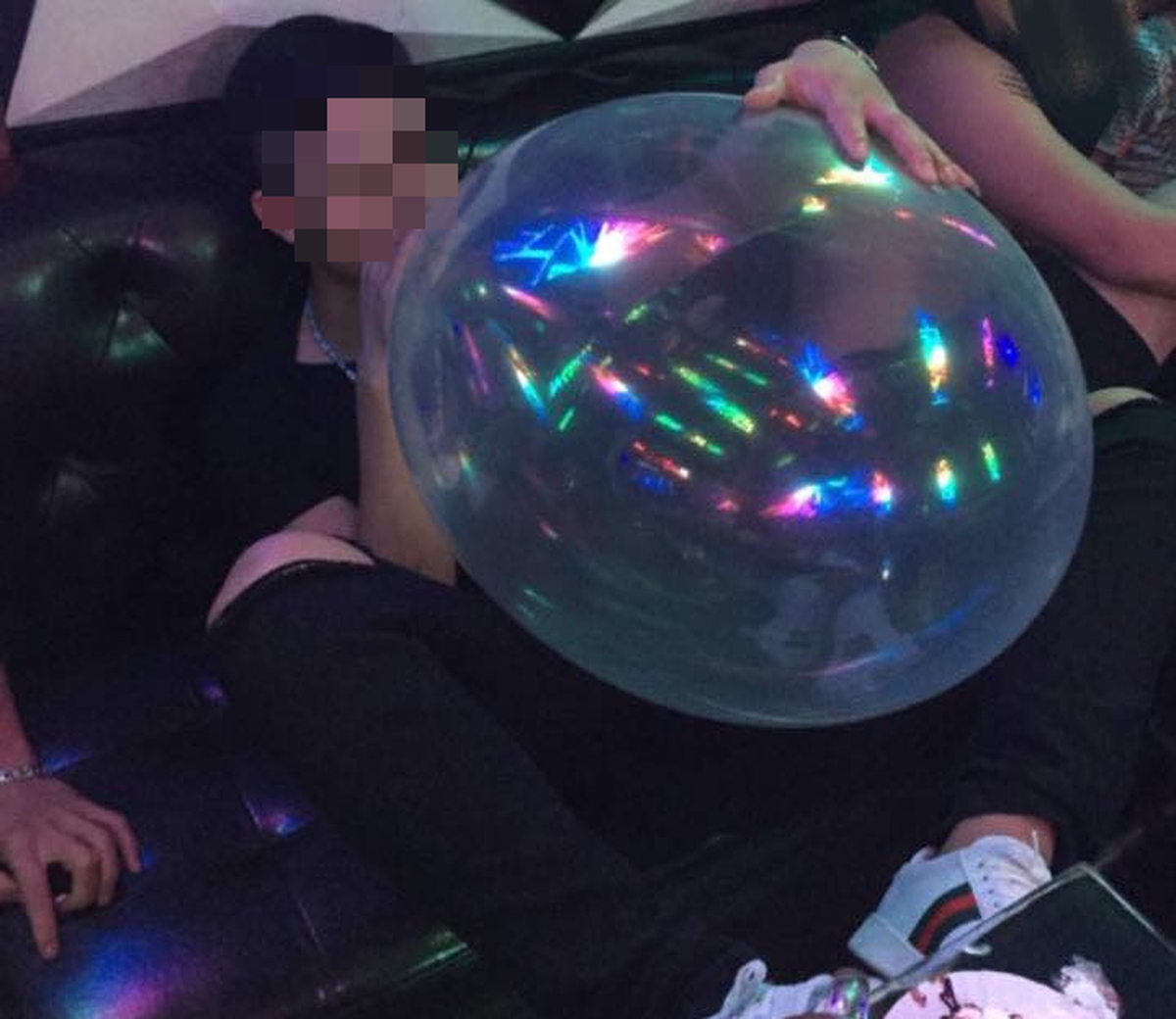 Nữ sinh viên dùng bóng cười từ năm 14 tuổi, bố mẹ không hay biết- Ảnh 2. Nữ sinh viên dùng bóng cười từ năm 14 tuổi, bố mẹ không hay biết- Ảnh 2.