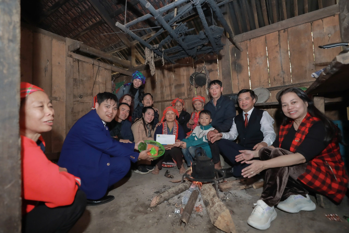 Mang xuân ấm đến với đồng bào và học sinh vùng cao Lao Chải- Ảnh 6.