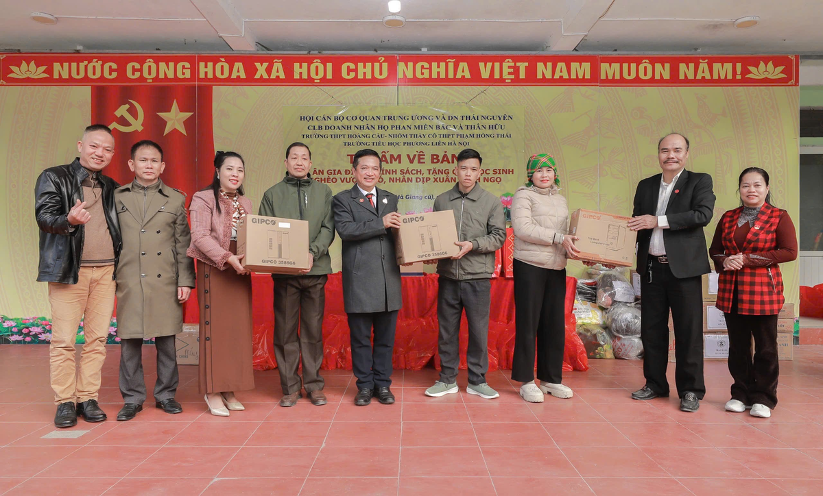 Mang xuân ấm đến với đồng bào và học sinh vùng cao Lao Chải- Ảnh 5.