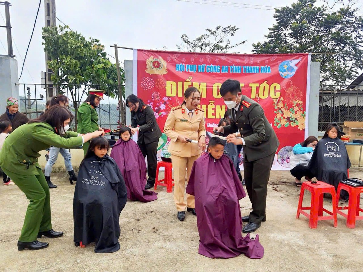 Phát động “Ngày nhân ái” trong phụ nữ Công an nhân dân- Ảnh 2.