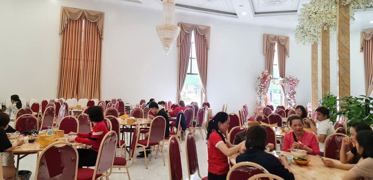 "Bún chay yêu thương" giúp đỡ phụ nữ, trẻ em hoàn cảnh đặc biệt - Ảnh 3.