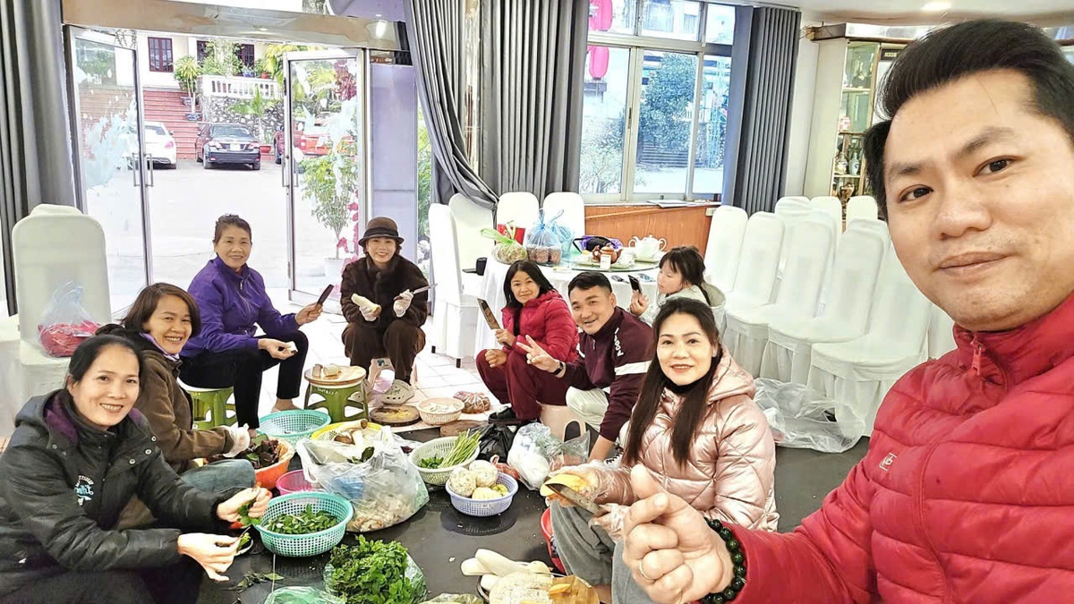 "Bún chay yêu thương" giúp đỡ phụ nữ, trẻ em hoàn cảnh đặc biệt - Ảnh 1.