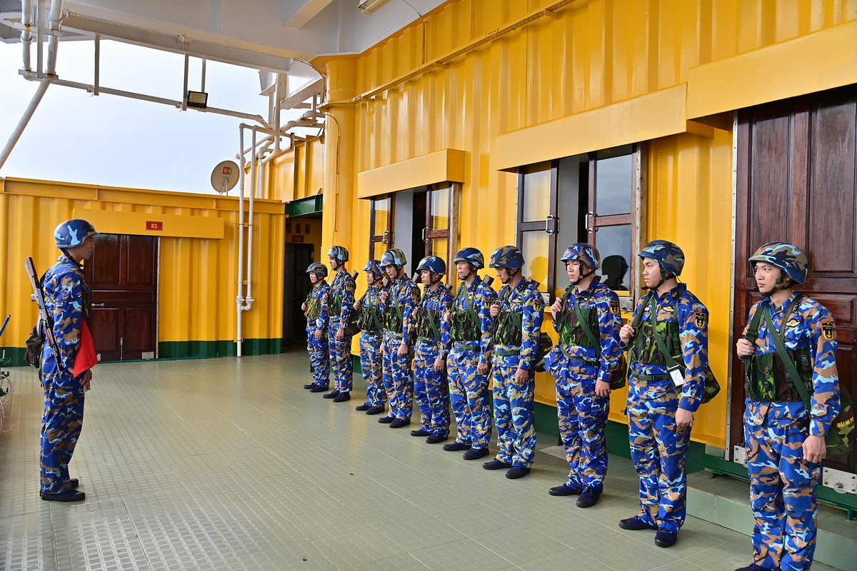 Cán bộ, chiến sĩ nhà giàn DK1 biến niềm tin theo Đảng thành hành động cụ thể- Ảnh 2.