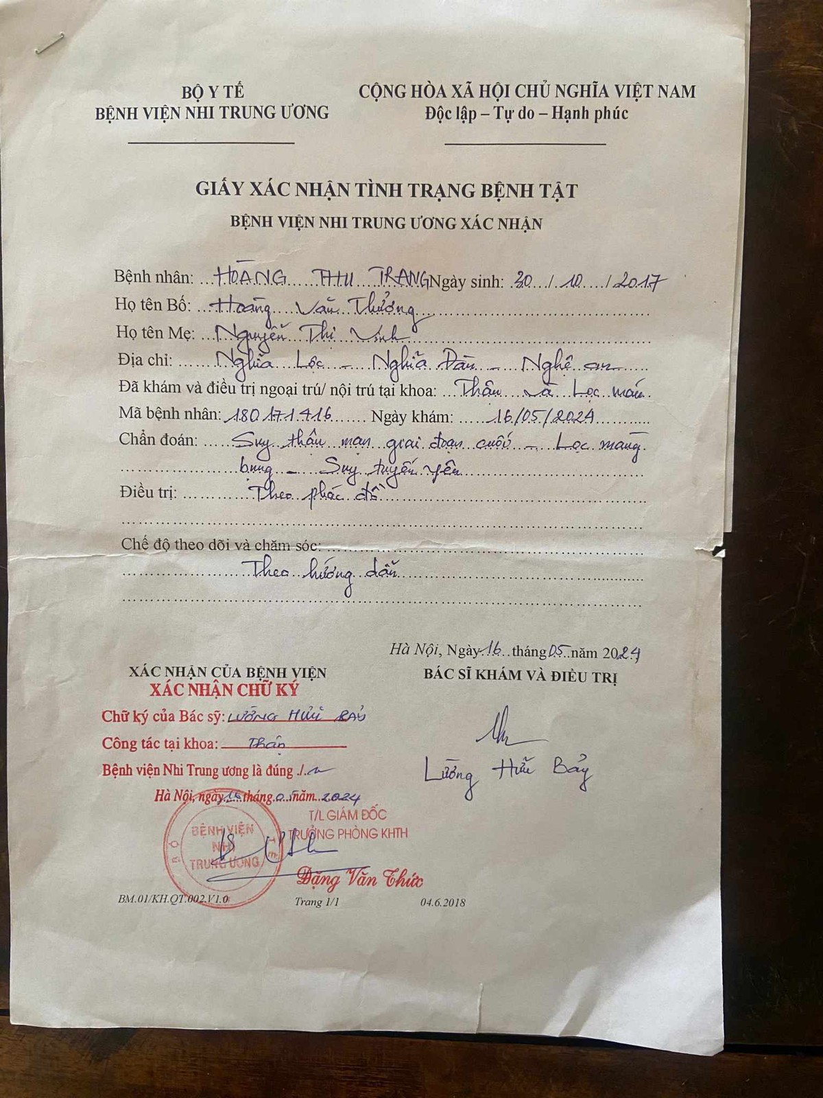 Mẹ nghèo khẩn cầu sự sống cho con gái 8 tuổi đang nguy kịch trong bệnh viện- Ảnh 1.