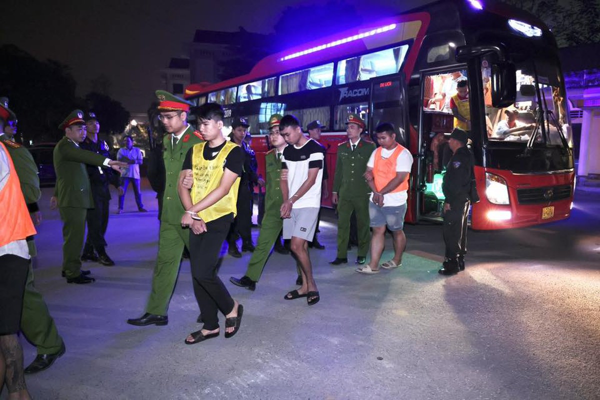 Đột kích các đặc khu tại Campuchia, Công an Việt Nam bắt giữ 205 đối tượng lừa đảo- Ảnh 1.