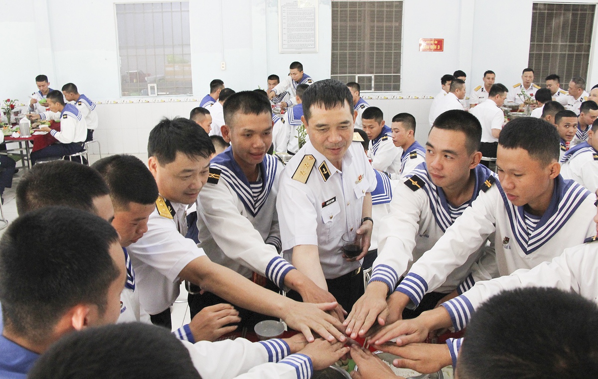 Cán bộ, chiến sĩ nhà giàn DK1 biến niềm tin theo Đảng thành hành động cụ thể- Ảnh 3.