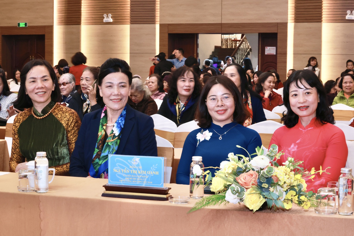 Trung ương Hội LHPN Việt Nam gặp mặt cán bộ hưu trí phía Bắc nhân dịp Tết Bính Ngọ 2026- Ảnh 4.