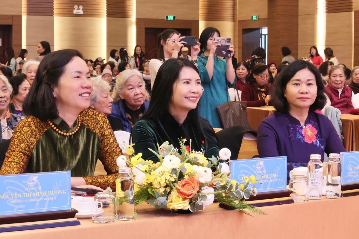 Trung ương Hội LHPN Việt Nam gặp mặt cán bộ hưu trí phía Bắc nhân dịp Tết Bính Ngọ 2026- Ảnh 1.