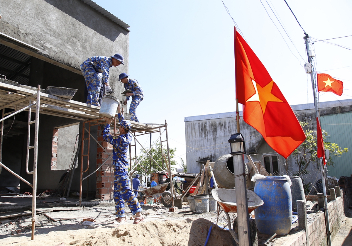 Vùng 3 Hải quân: 35 ngày thần tốc thực hiện "Chiến dịch Quang Trung"- Ảnh 1. Vùng 3 Hải quân: 35 ngày thần tốc thực hiện "Chiến dịch Quang Trung"- Ảnh 1.