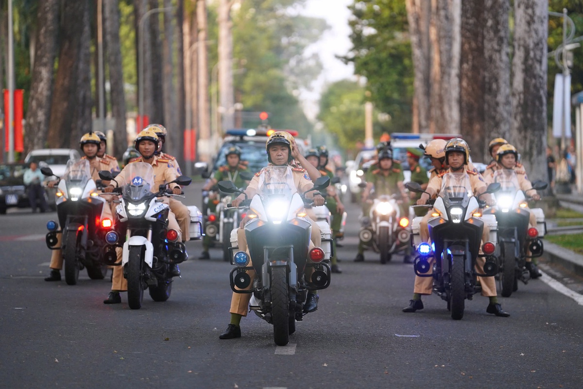 TPHCM ra quân kiểm tra, xử lý dứt điểm tình trạng lấn chiếm lòng đường, vỉa hè- Ảnh 1. TPHCM ra quân kiểm tra, xử lý dứt điểm tình trạng lấn chiếm lòng đường, vỉa hè- Ảnh 1.