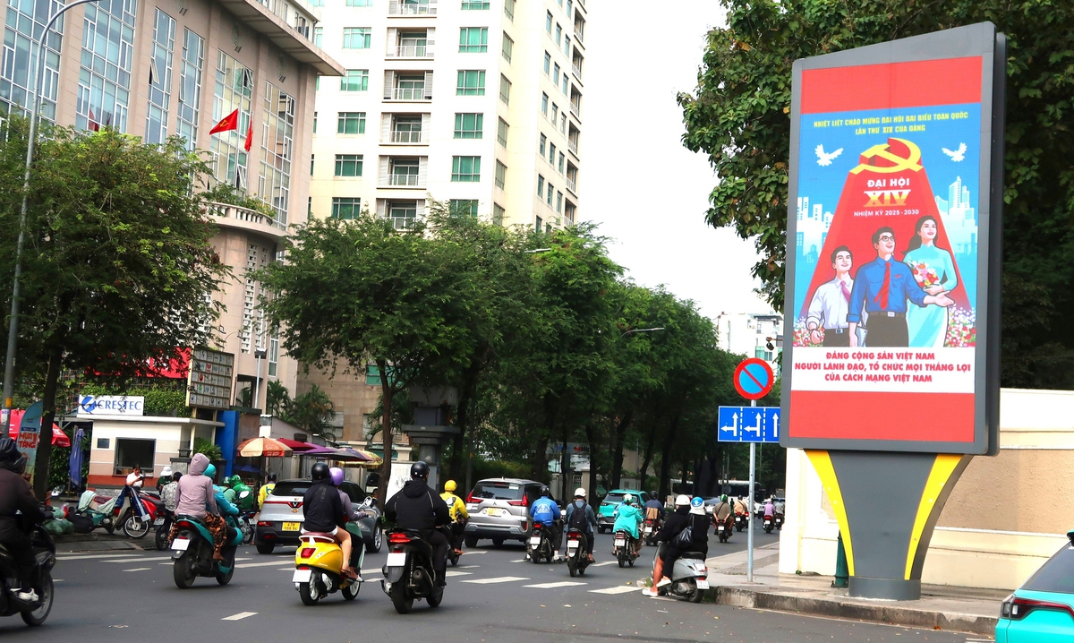 TPHCM rực rỡ cờ hoa chào mừng Đại hội XIV của Đảng- Ảnh 2. TPHCM rực rỡ cờ hoa chào mừng Đại hội XIV của Đảng- Ảnh 2.