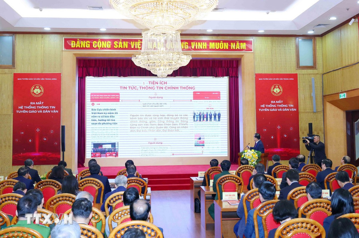 Thường trực Ban Bí thư dự Lễ ra mắt Ứng dụng di động Tuyên giáo và Dân vận- Ảnh 1. Thường trực Ban Bí thư dự Lễ ra mắt Ứng dụng di động Tuyên giáo và Dân vận- Ảnh 1.