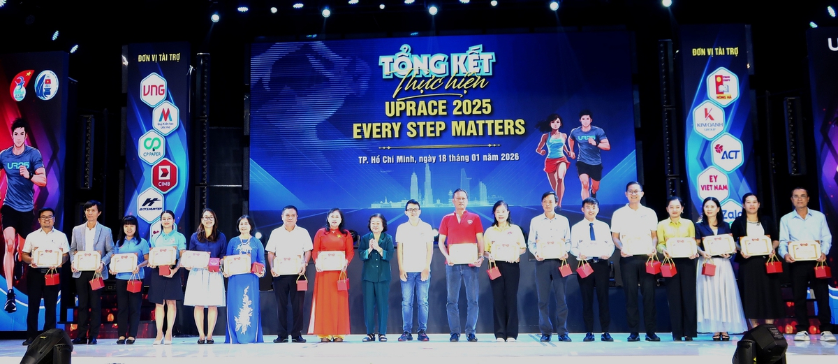 Quỹ Học bổng Vừ A Dính nhận hơn 2,2 tỷ đồng từ giải chạy bộ UpRace 2025- Ảnh 3.