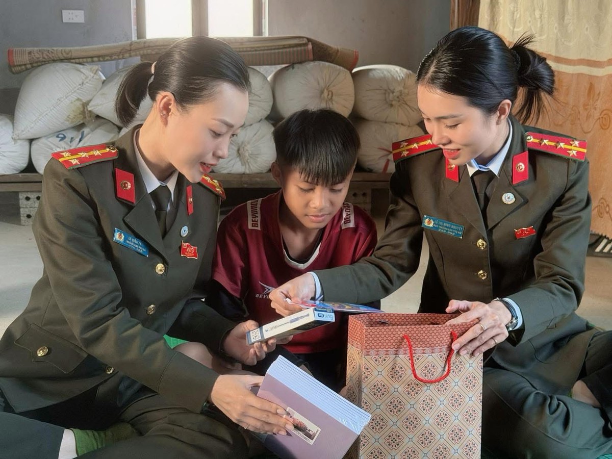 Phụ nữ Công an nhân dân: Niềm tin và khát vọng cống hiến dưới ngọn cờ của Đảng- Ảnh 2.