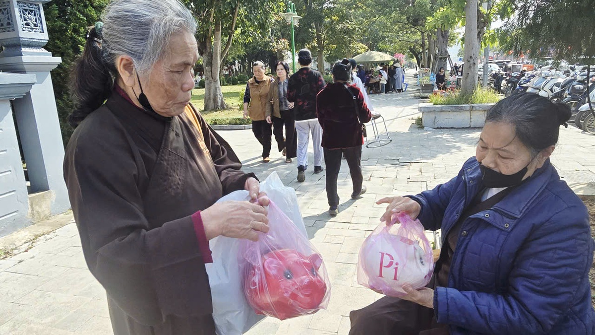 Lạng Sơn: "Mổ lợn đất" gom gần 400 triệu đồng làm thiện nguyện- Ảnh 3.