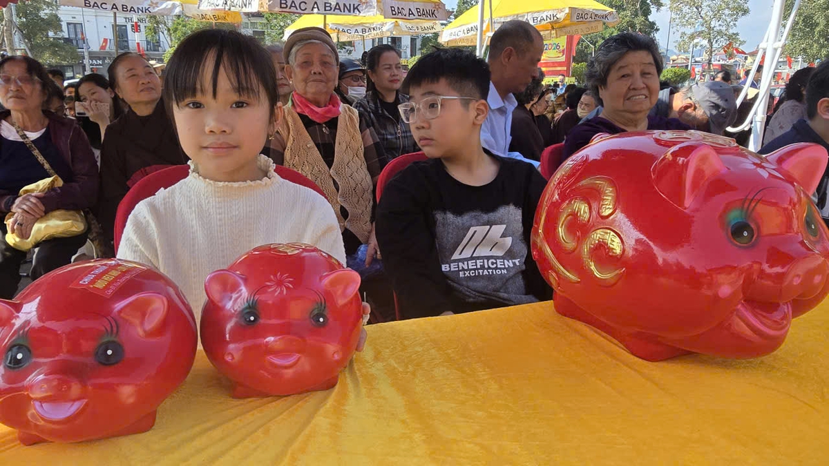 Lạng Sơn: "Mổ lợn đất" gom gần 400 triệu đồng làm thiện nguyện- Ảnh 4.