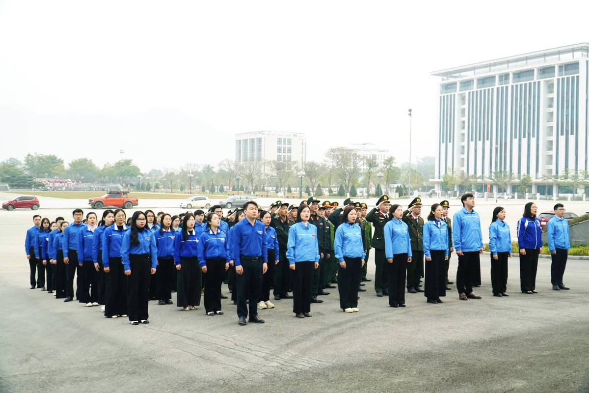 Tuổi trẻ Cao Bằng, Lạng Sơn đồng loạt tổ chức Lễ chào cờ trước thềm khai mạc Đại hội XIV của Đảng- Ảnh 1.