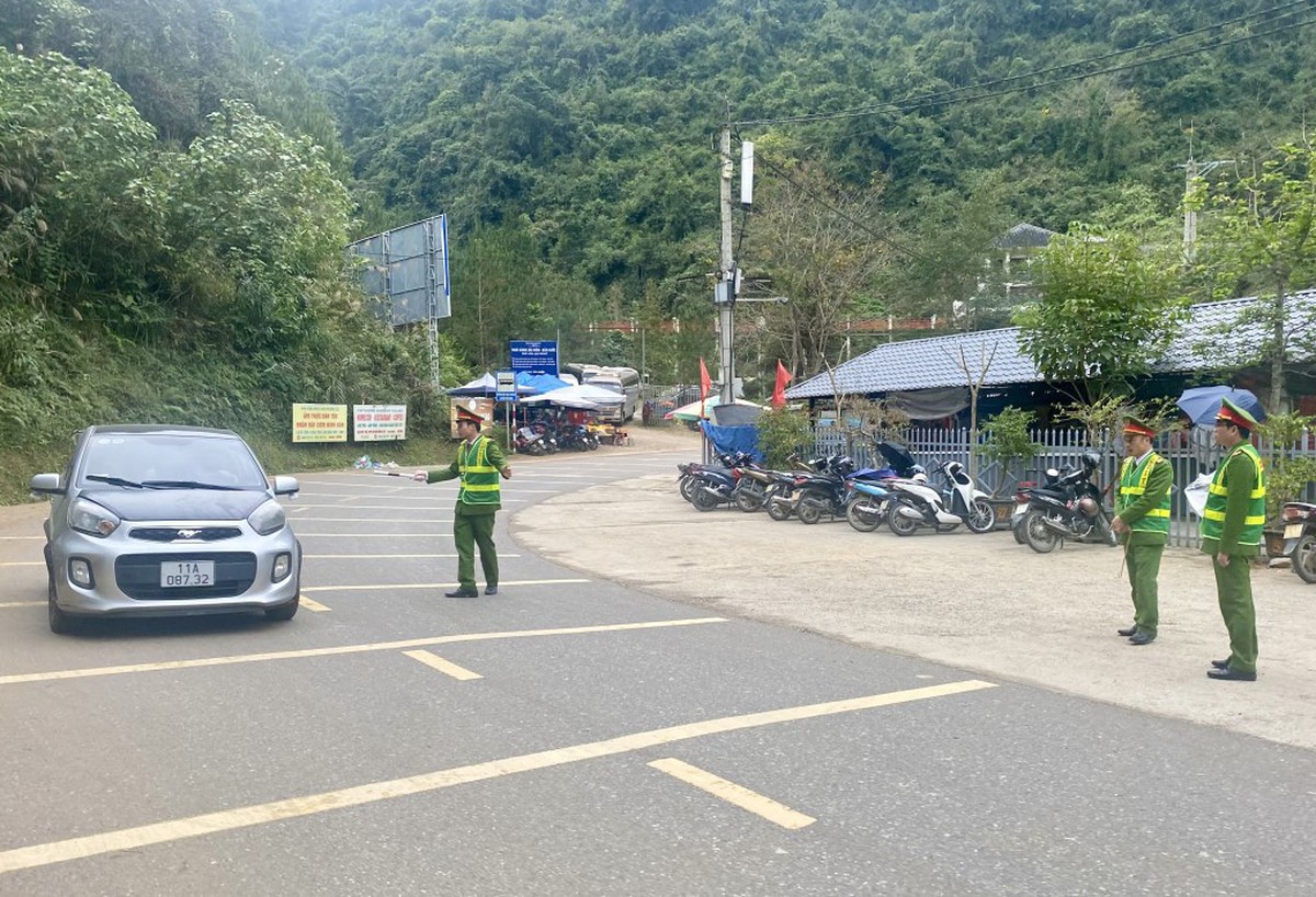 Công an đảm bảo an toàn tại các khu du lịch trọng điểm Cao Bằng- Ảnh 2.