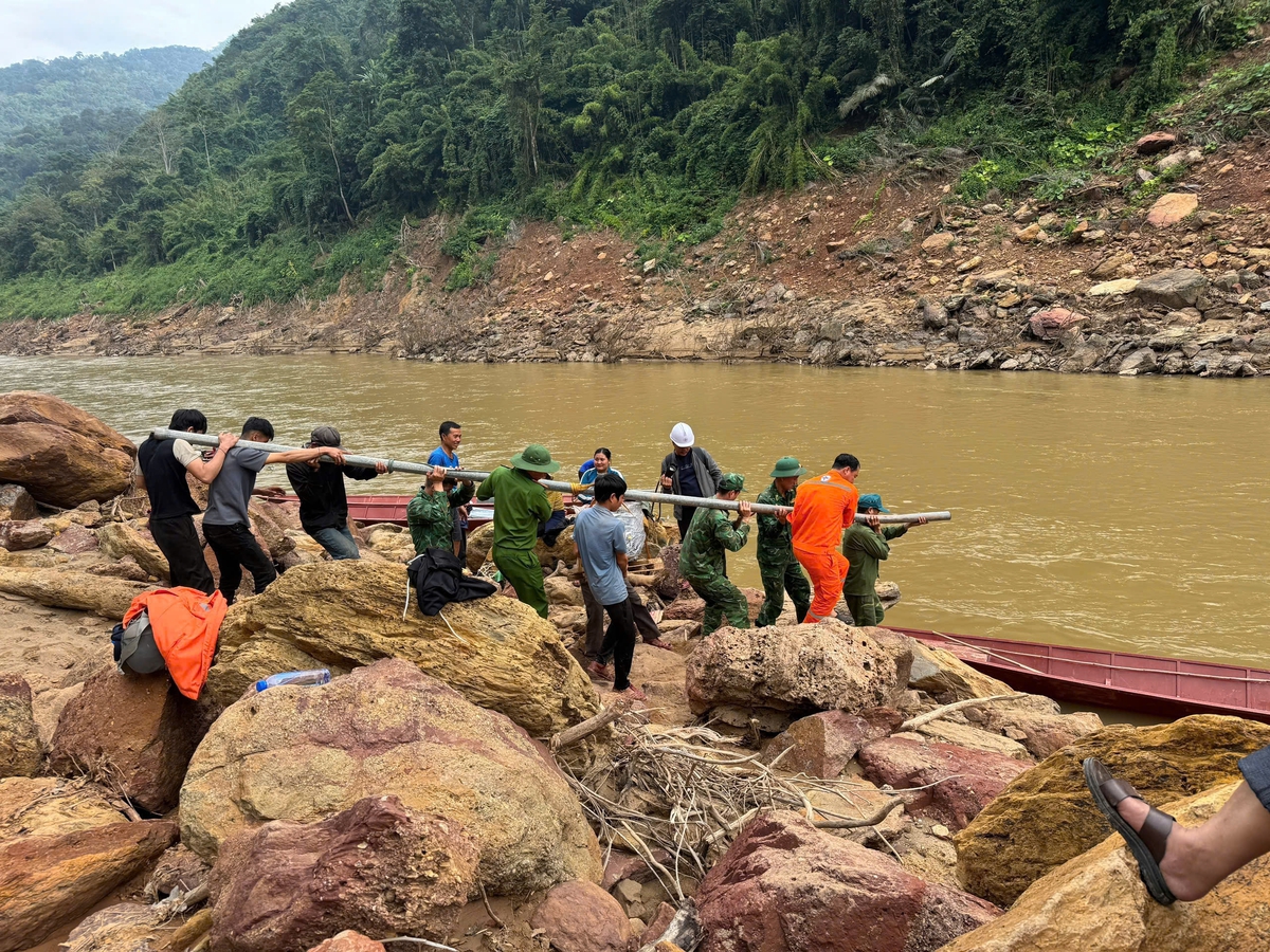 "Chiến dịch thần tốc" xóa vùng lõm điện để thắp sáng nơi chưa từng có điện của EVNNPC- Ảnh 3.