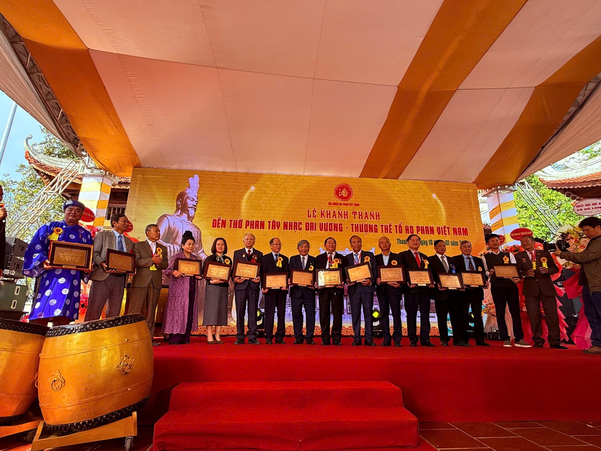 Khánh thành Đền thờ Ngài Phan Tây Nhạc Đại Vương - nơi hội tụ đạo lý và nghĩa tình- Ảnh 5.