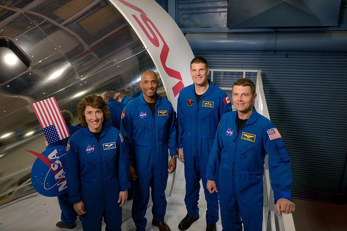 Người phụ nữ đầu tiên sắp bay vòng quanh mặt trăng- Ảnh 3.