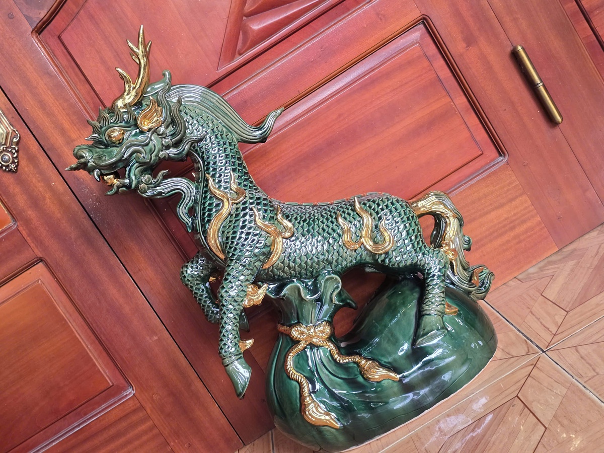 Thiên mã dát vàng giá chục triệu đồng phục vụ thị trường Tết Bính Ngọ 2026- Ảnh 16.