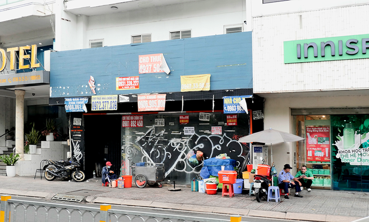 Mùa cao điểm mua sắm Tết nhưng nhiều mặt bằng kinh doanh ở trung tâm TPHCM bị bỏ trống- Ảnh 2.