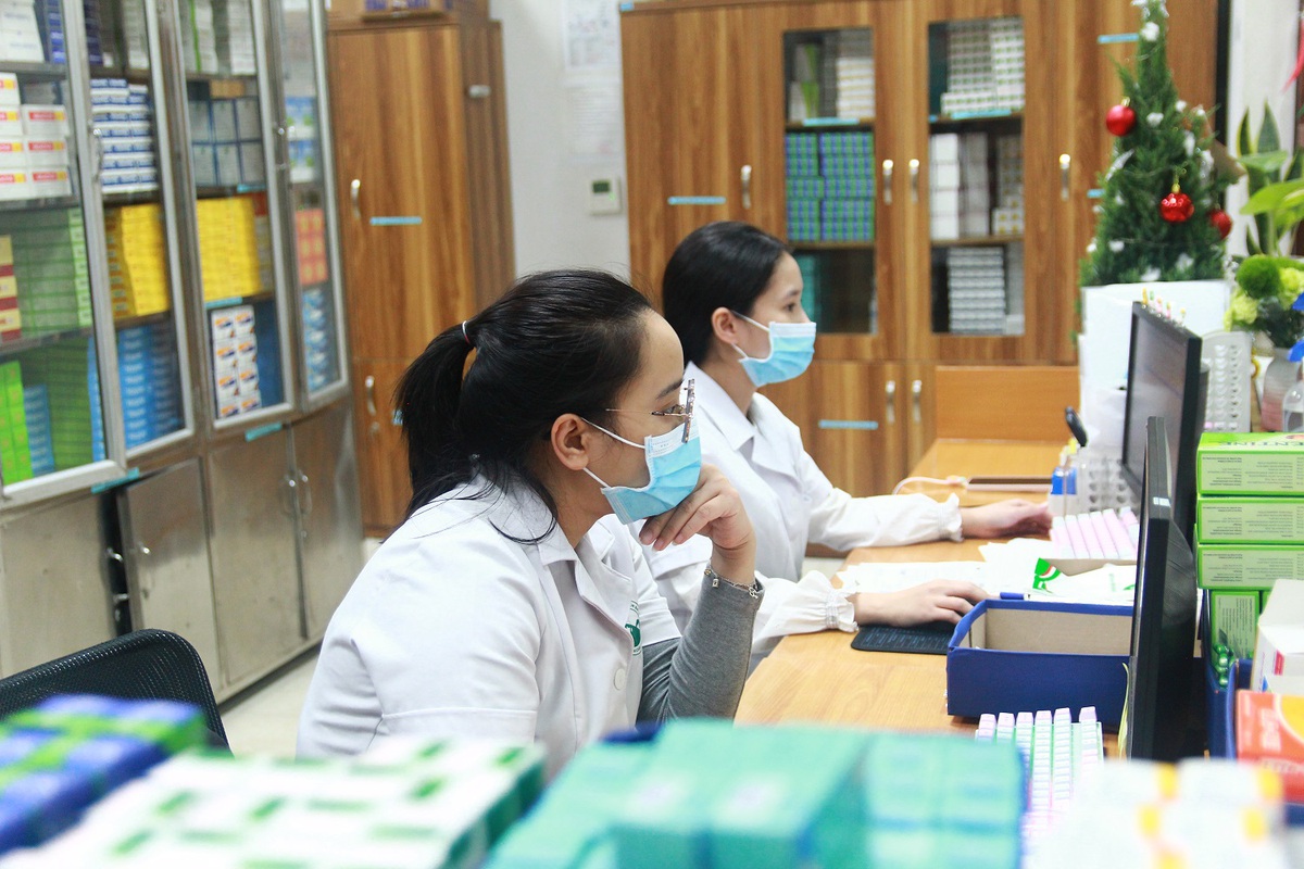 Rà soát cấp thuốc ngoại trú trên 30 ngày, giảm thời gian đi lại cho người bệnh- Ảnh 2. Rà soát cấp thuốc ngoại trú trên 30 ngày, giảm thời gian đi lại cho người bệnh- Ảnh 2.