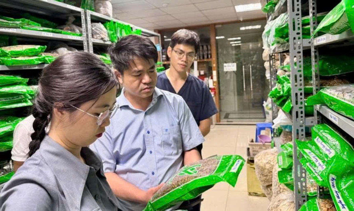 Siết chặt "tiền kiểm", "hậu kiểm" về an toàn thực phẩm- Ảnh 2.